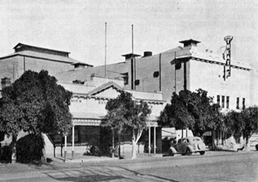 Horsham-Theatre-cinema-c1930_Horsham-Historical-Society.jpg
