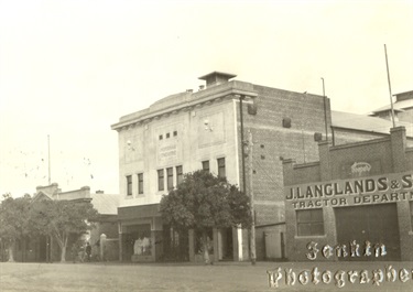 Horsham-Theatre-cinema_Horsham-Historical-Society.jpg