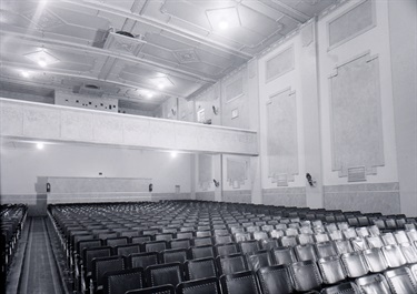 Horsham-Theatre-cinema-floor-balcony_Cahill-Jenkins-Collection.jpg