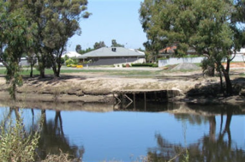 House on the Wimmera River.jpg