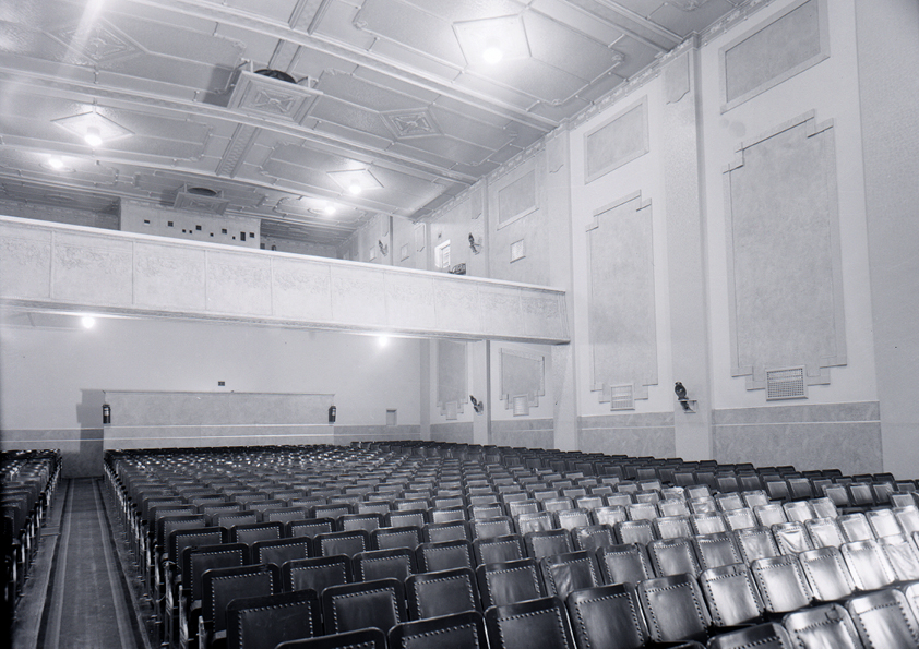 5.-Horsham-Theatre-cinema-floor-balcony_Cahill-Jenkins-Collection.jpg