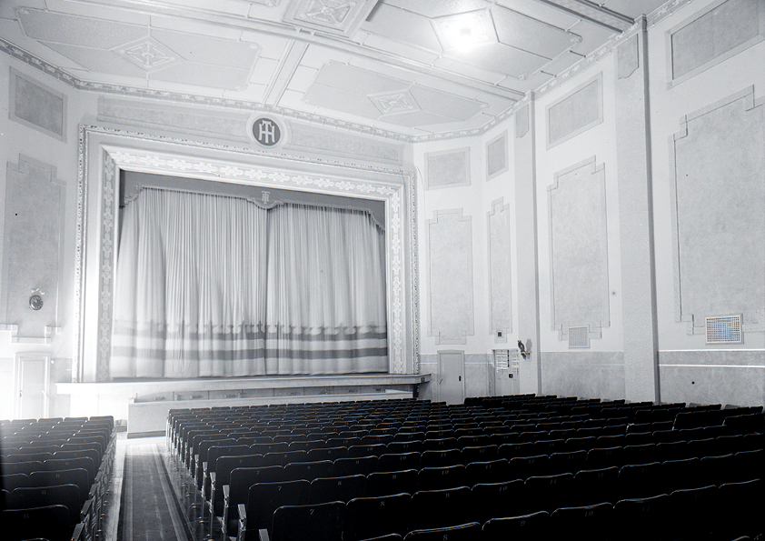 6.-Horsham-Theatre-cinema.jpg