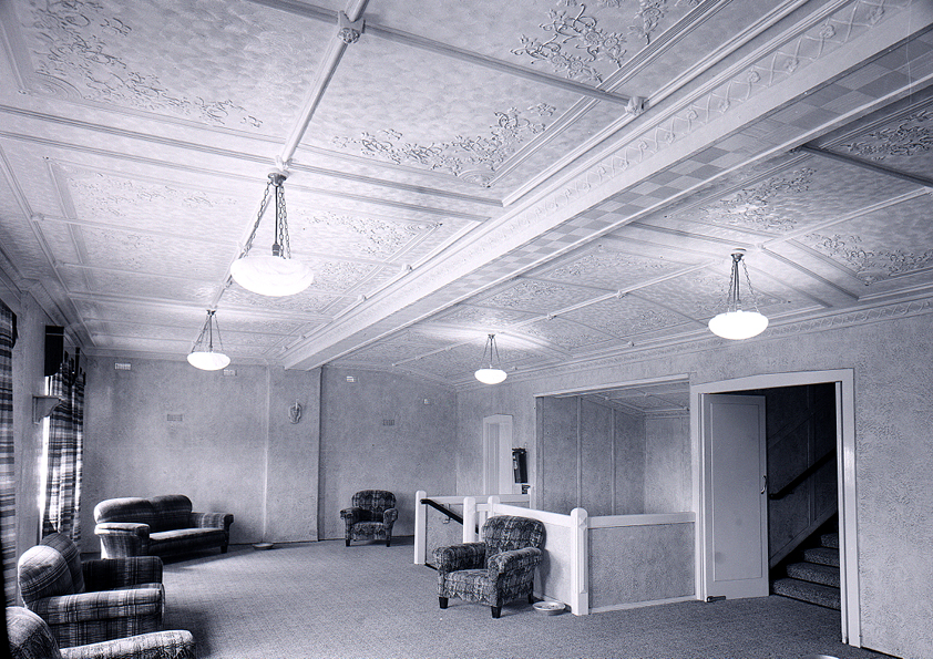 7.-Horsham-Theatre-cinema-Mezzanine-Flood_Cahill-Jenkin-Collection.jpg