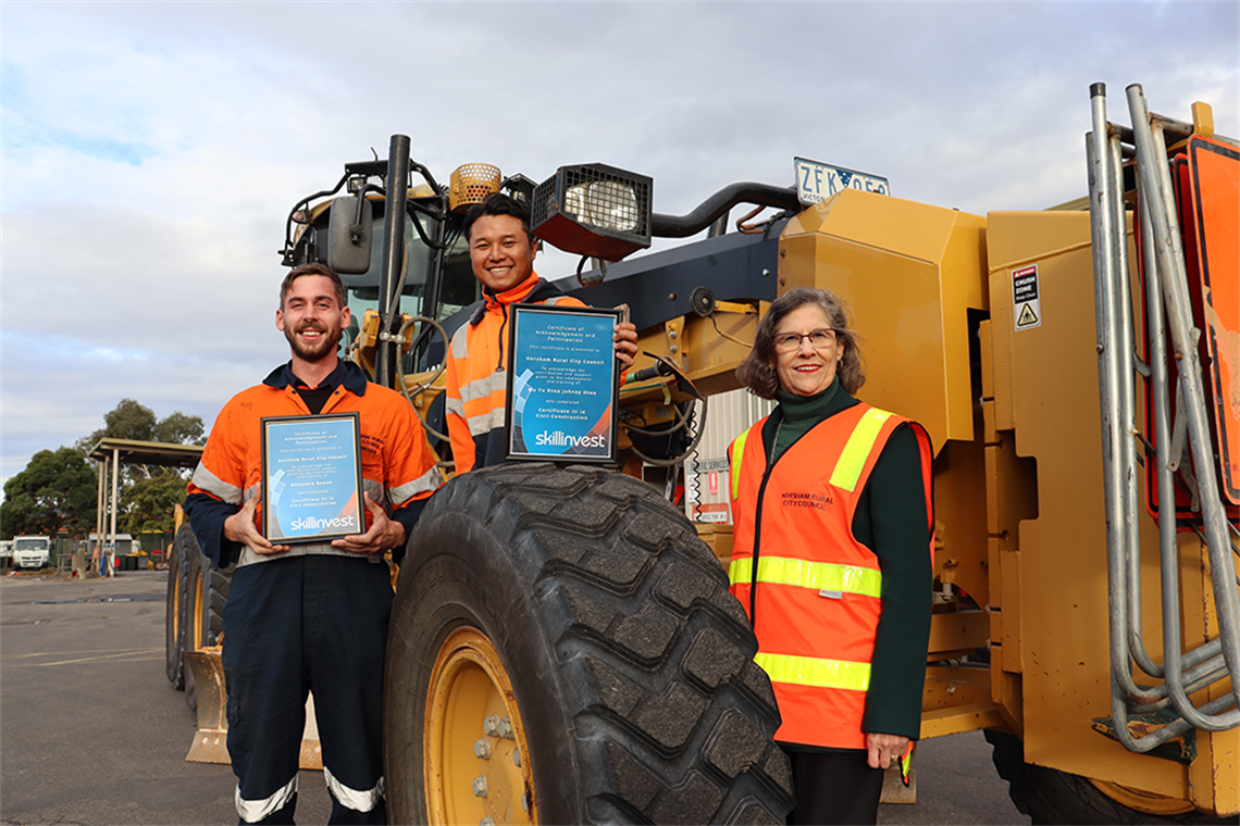 Civil construction trainees Ben Rowan and Johney Htoo with Mayor Robyn Gulline.png