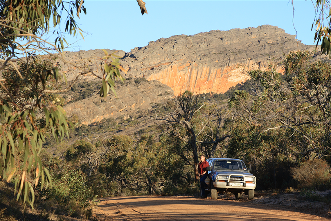 Driving tourism in the grampians gravel road.png