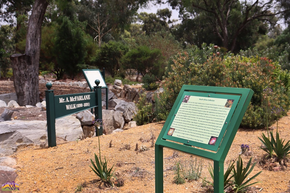 Garden Signs At Botanical Gardens