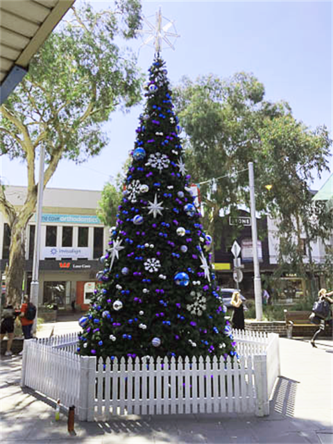 Giant Christmas tree example.png