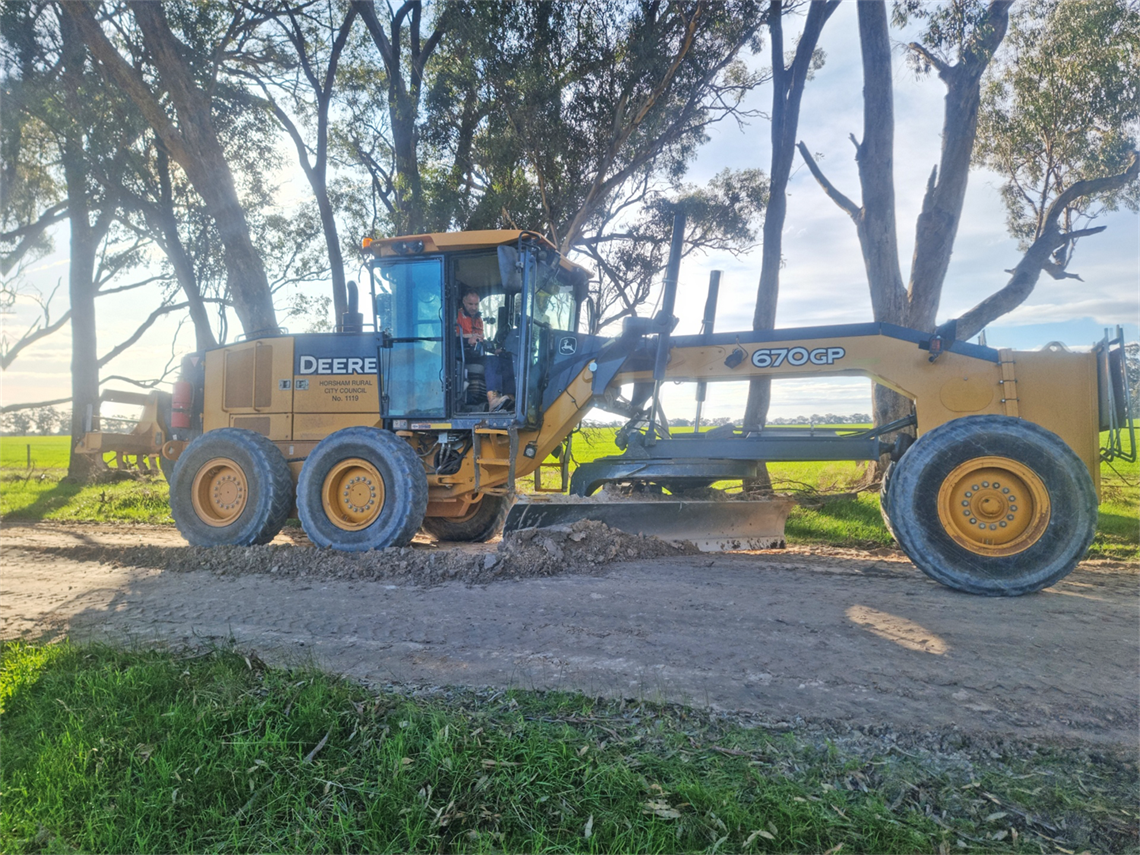 Grader operating at Brimpaen.png