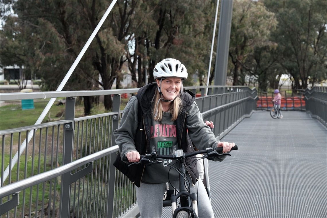 hamilton-st-bridge-pedestrians.jpg