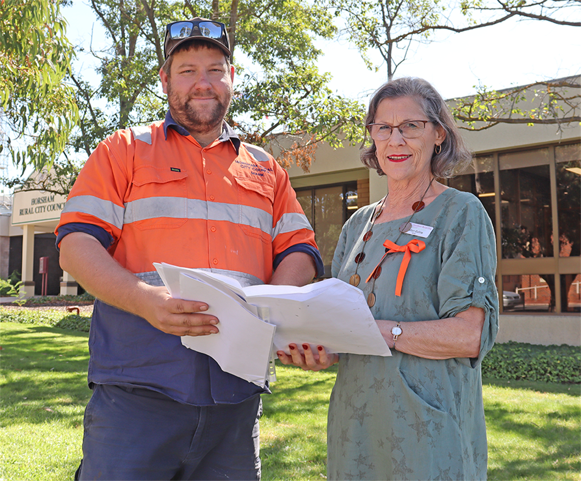 Mark Hunter and Mayor Robyn Gulline web.png