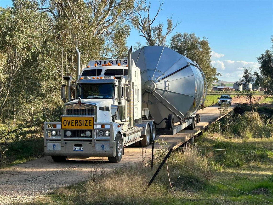 Mibus Transport truck heavy vehicle.jpg