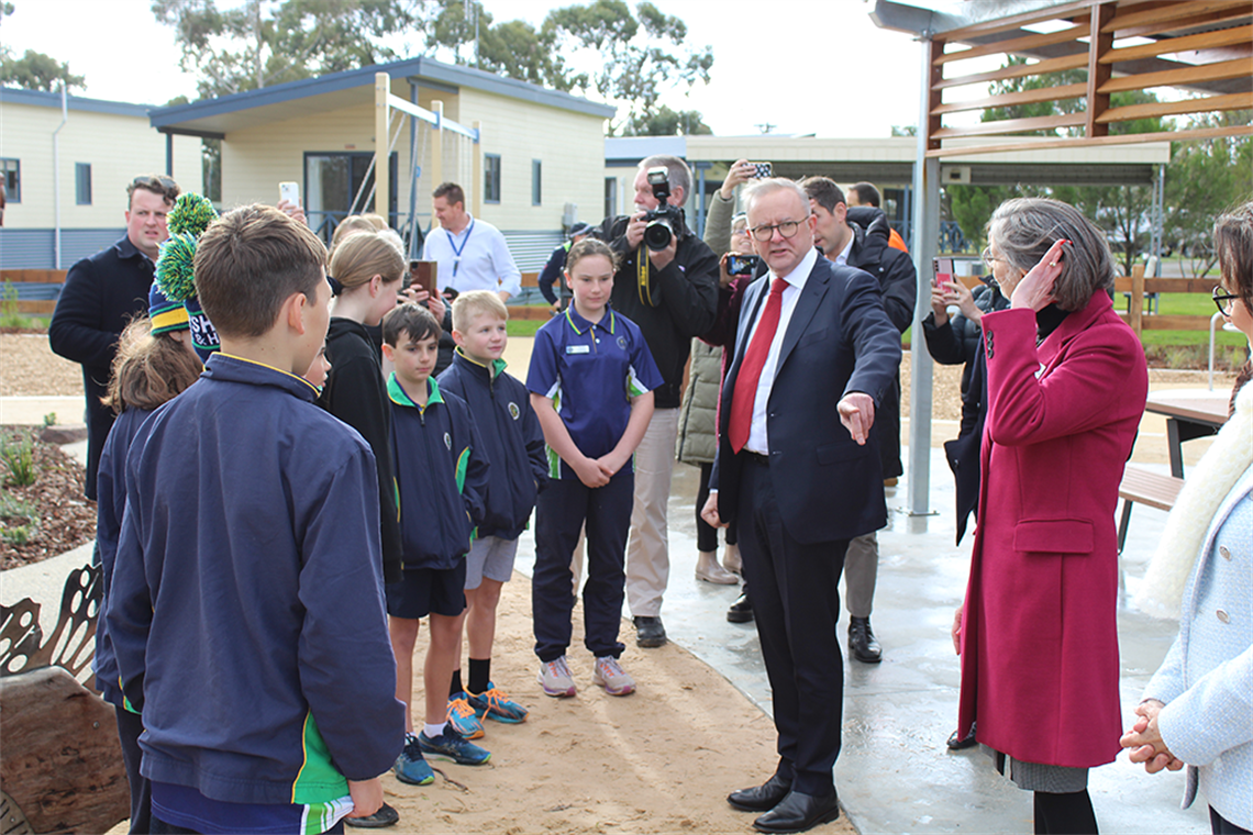 PM with school children.png