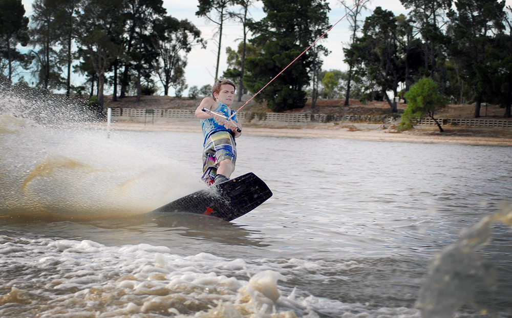 Water skiing.png