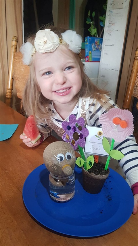 Supported-Playgroup_Juniper's grasshead, sunflower and flower craft.jpg